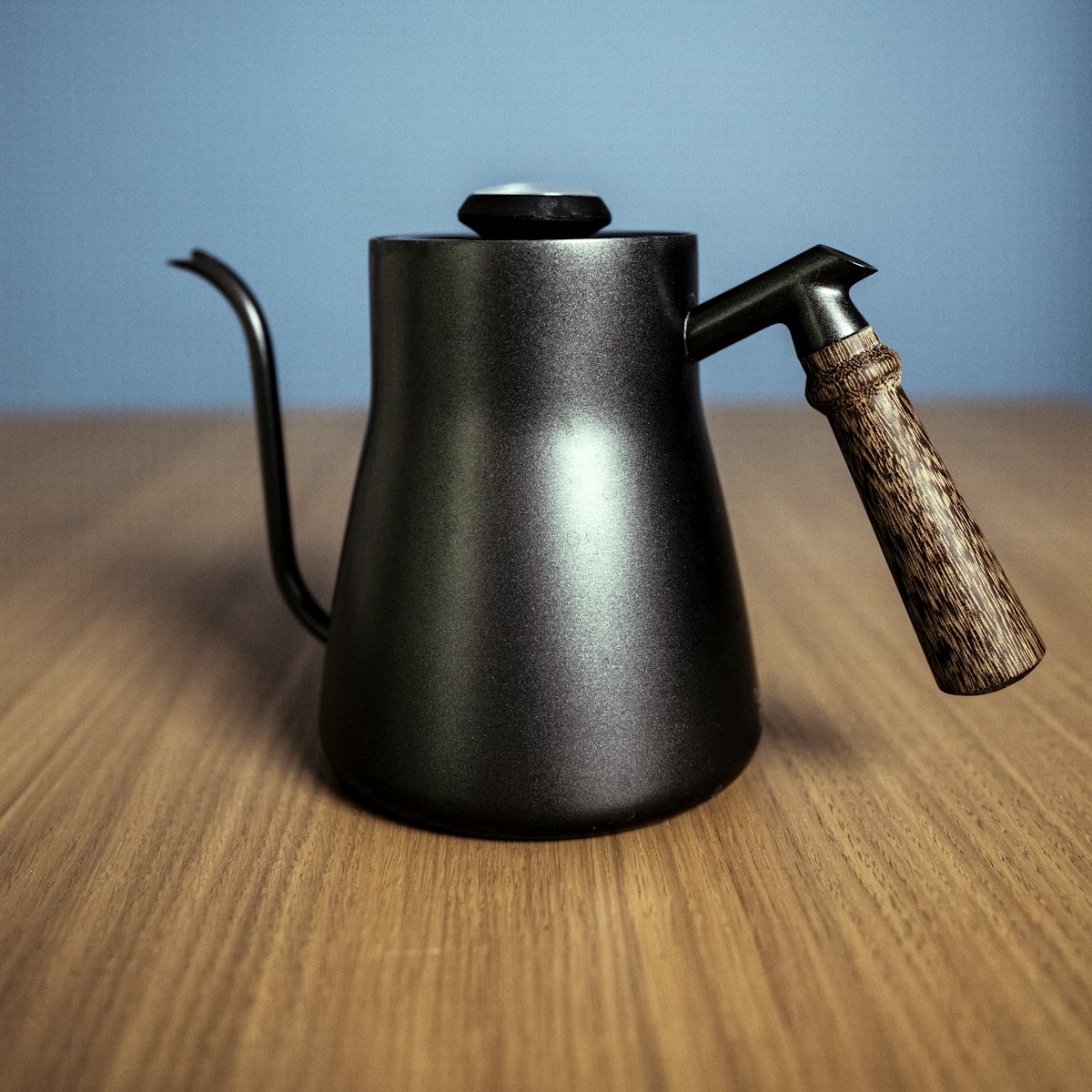 Matte black gooseneck pour-over kettle